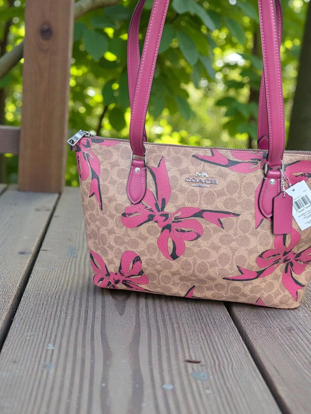 Coach Gallery Tote in Signature Canvas with Bow Print (NWT)